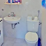 Kis Haz Az Erdo Mellett - Little House Next To The Forest Балатонакараттья
