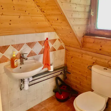 Kis Haz Az Erdo Mellett - Little House Next To The Forest