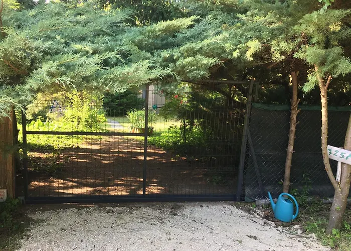 Kis Haz Az Erdo Mellett - Little House Next To The Forest